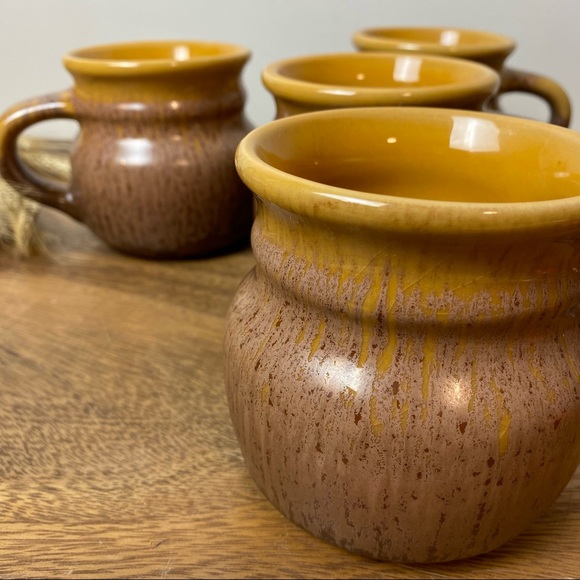 Set of four Vintage Beauce Canadian Pottery Mugs - Picture 5 of 12